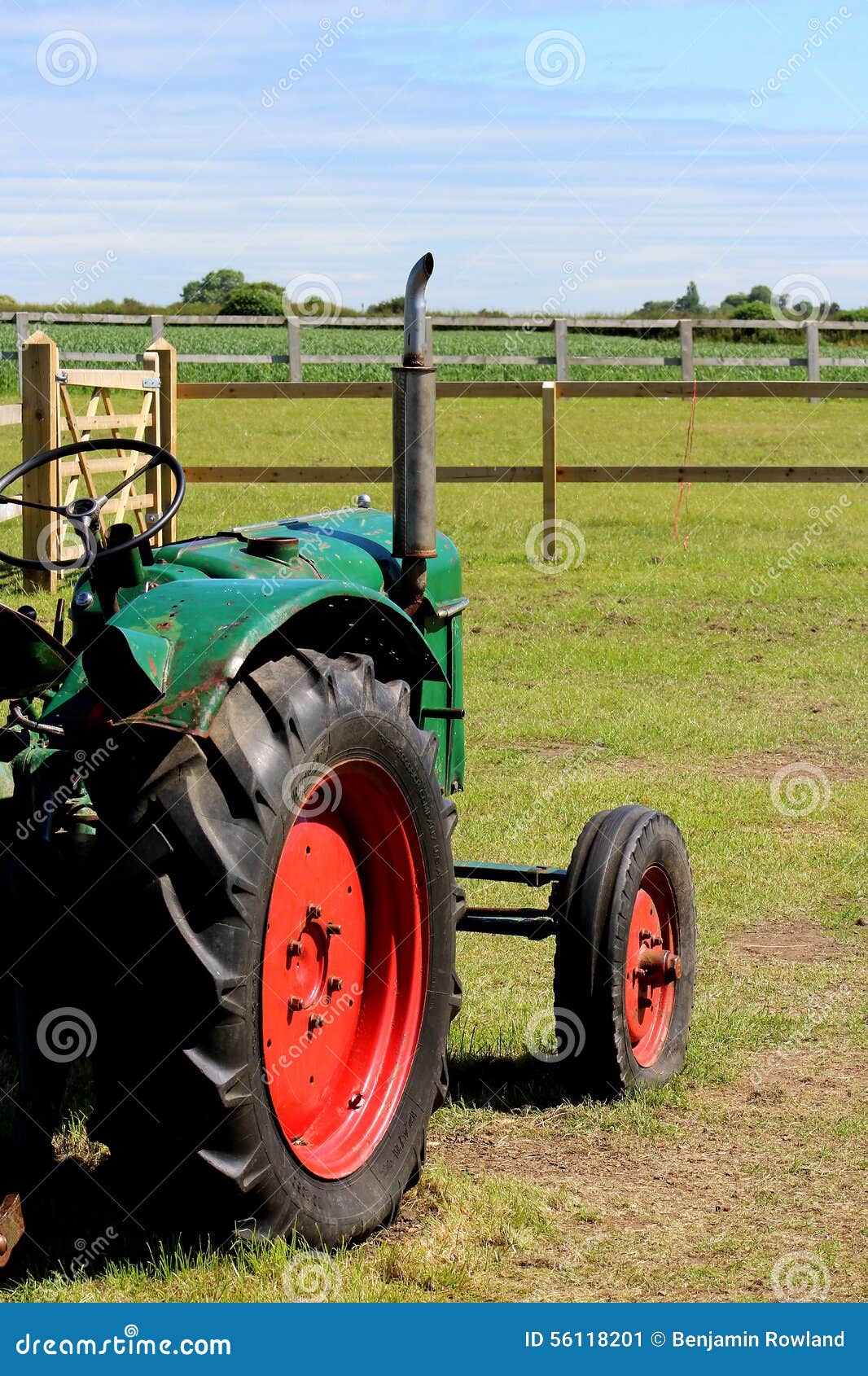 Old Green Tractor editorial photo. Image of stood, unused 56118201