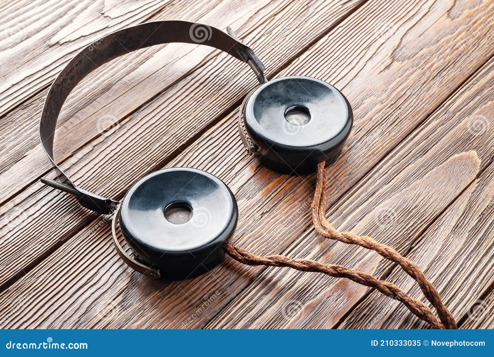Vintage radio 2025 headphones
