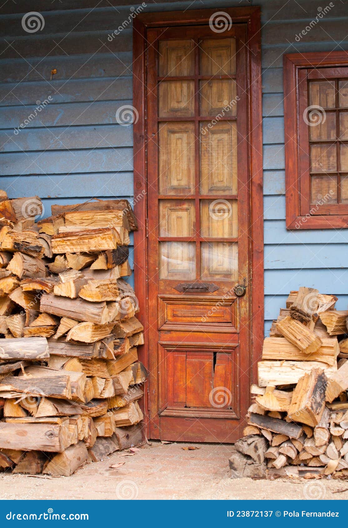 Old house and door stock image. Image of cabin, scenic 23872137