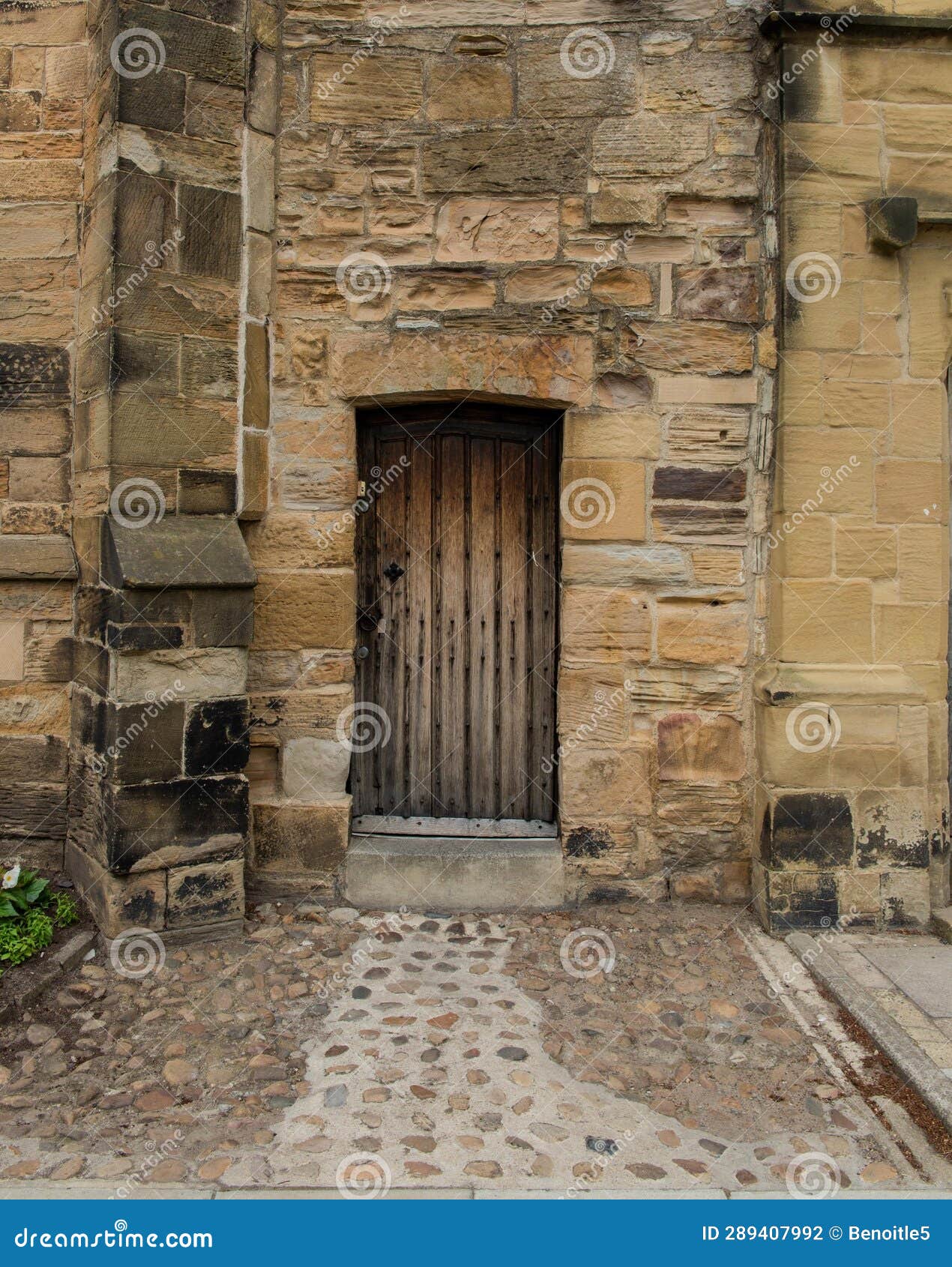 old house faÃ§ade with a wooden door in scotland