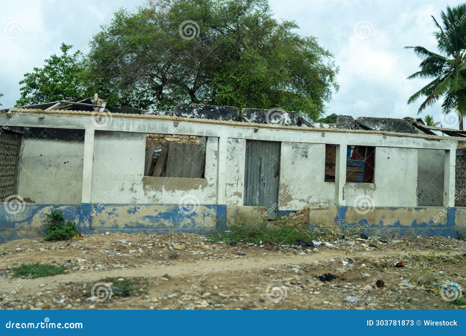 old house in mocimboa da praia in cabo delgado, mozambique