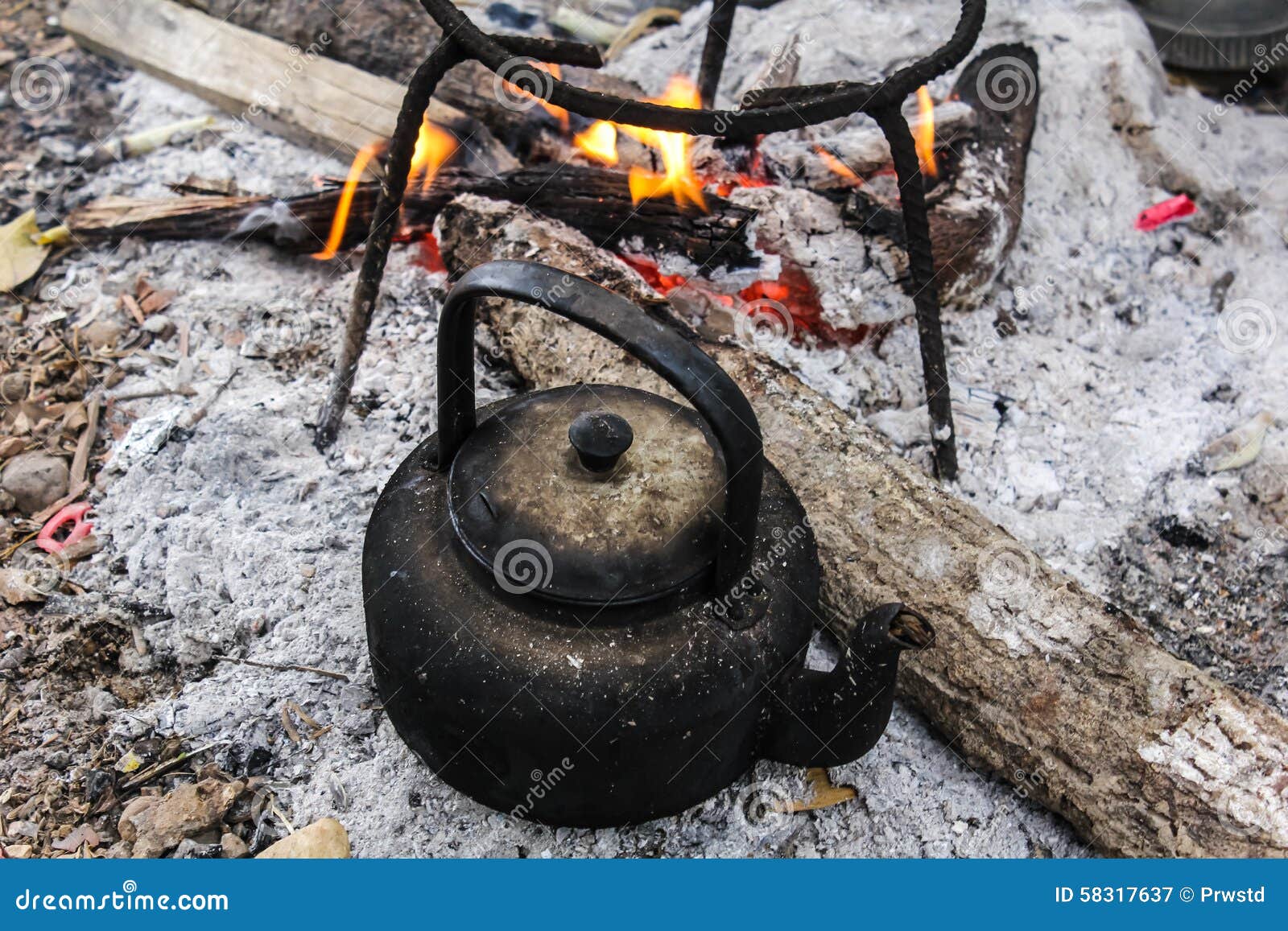 Boiling Over Stock Photo - Download Image Now - Kettle, Steam, Boiling -  iStock