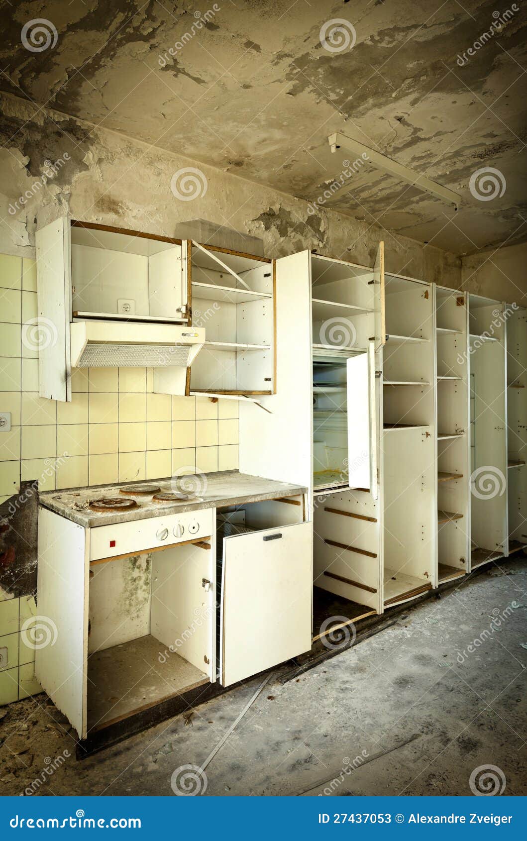 Old kitchen destroyed stock image. Image of damaged, interior 27437053