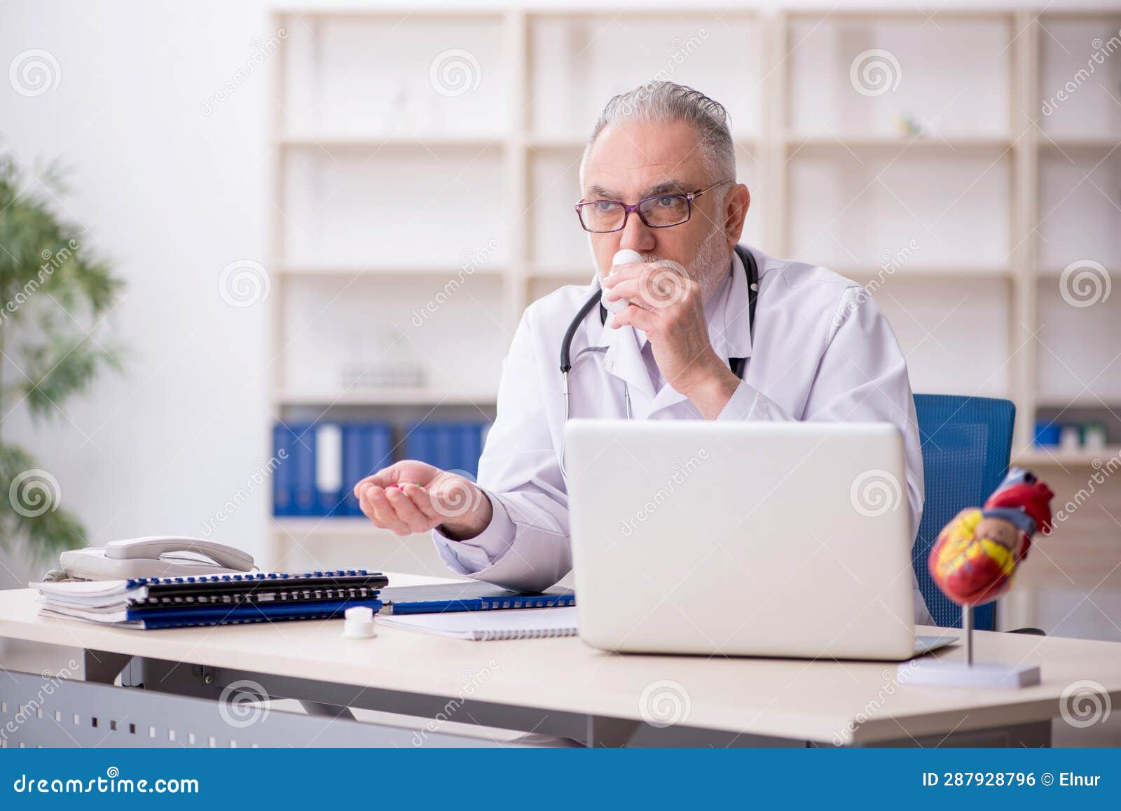 Old Male Doctor Suggesting Pills in the Clinic Stock Photo - Image of ...