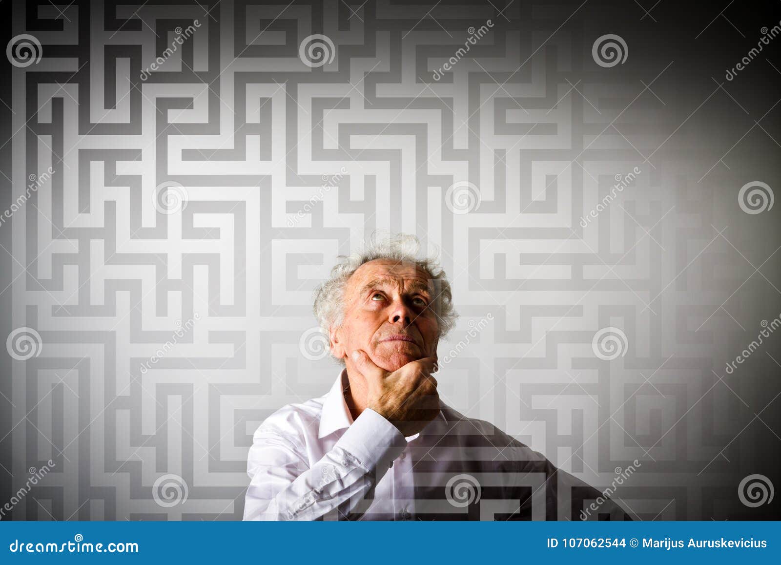 Man in the maze hi-res stock photography and images - Alamy