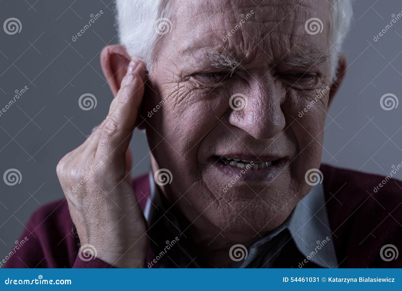old man with tinnitus