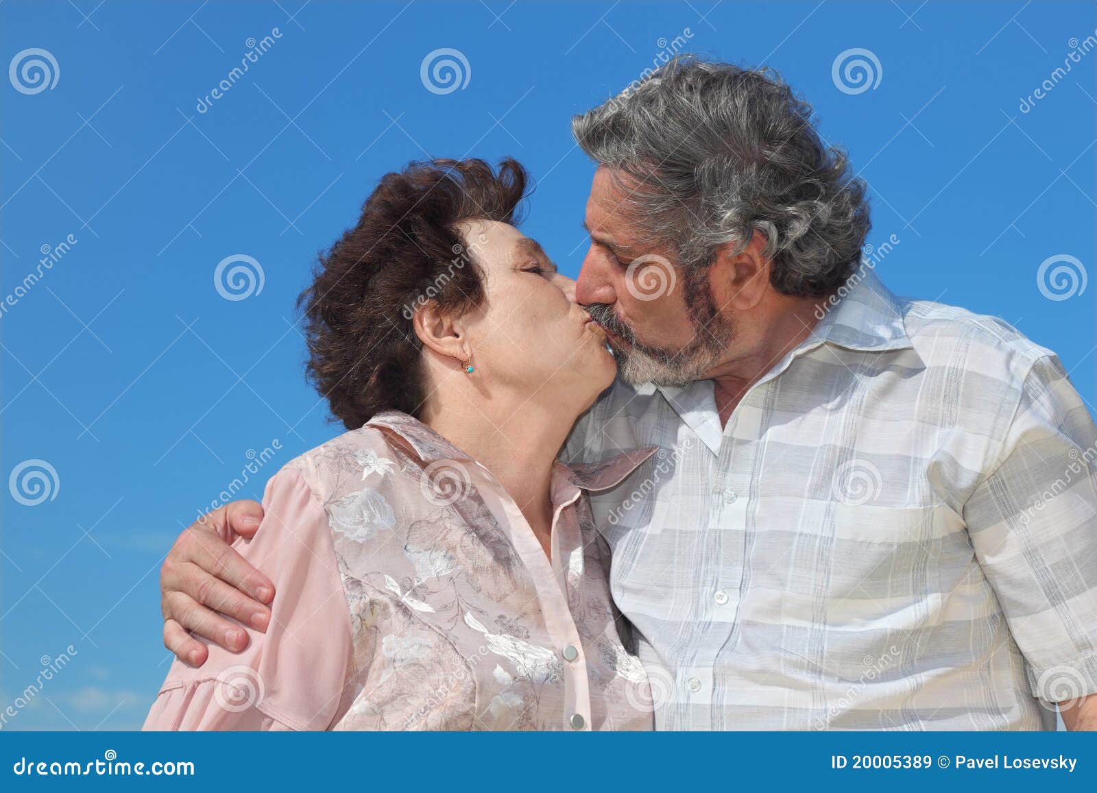 Old young kissing-pics and galleries