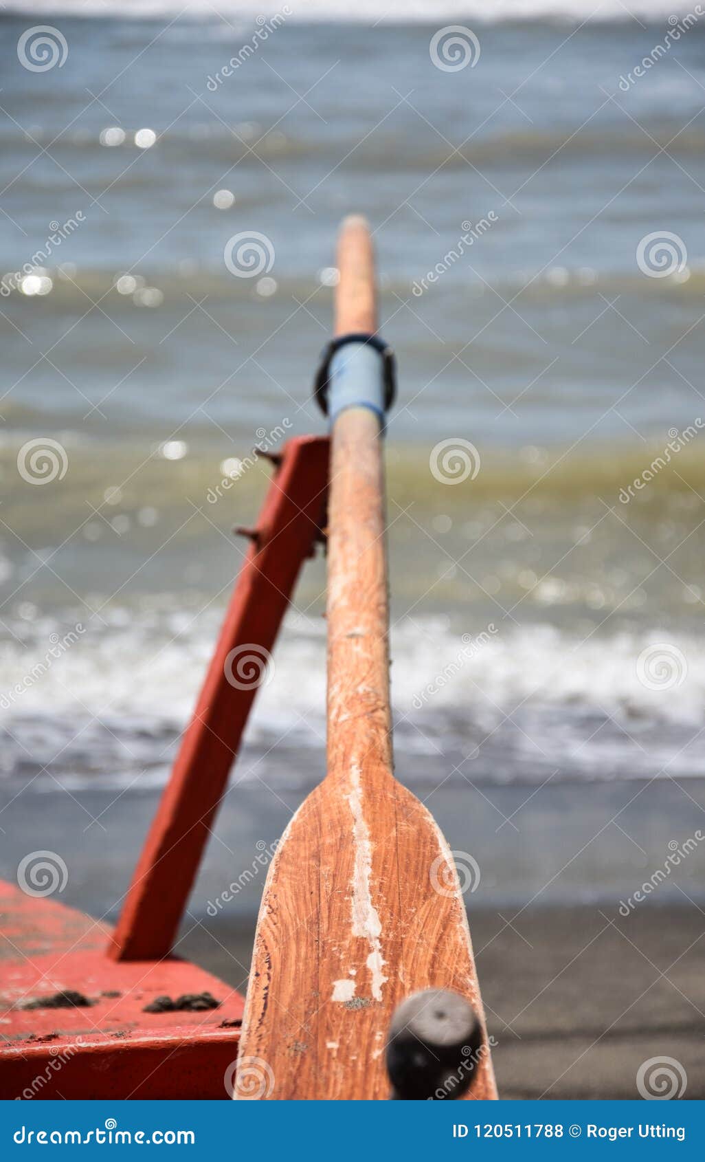 The oLd Oar stock photo. Image of europe, water, waves 120511788