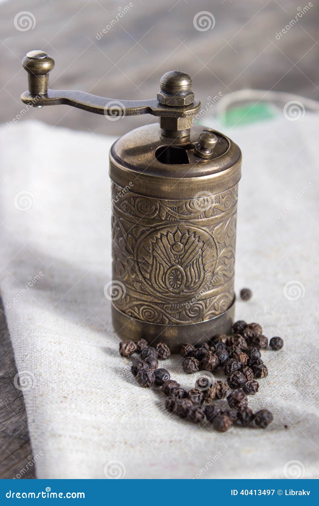 dried pepper grinder