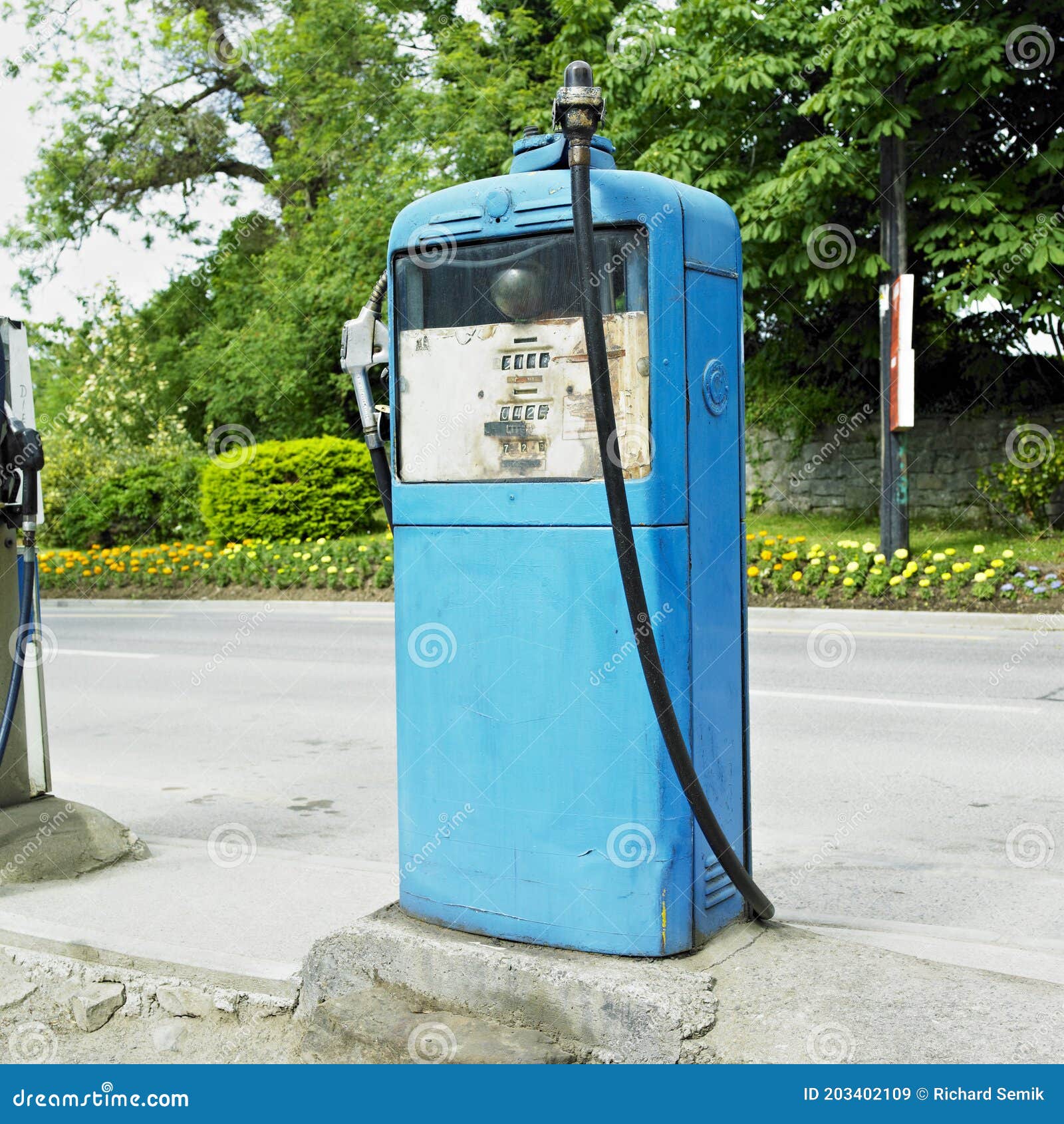 Markierten Gasöl und Kerosin Heizung Ölpumpen an einer Tankstelle  ordentlich zu Carrickart Donegal Ireland Stockfotografie - Alamy