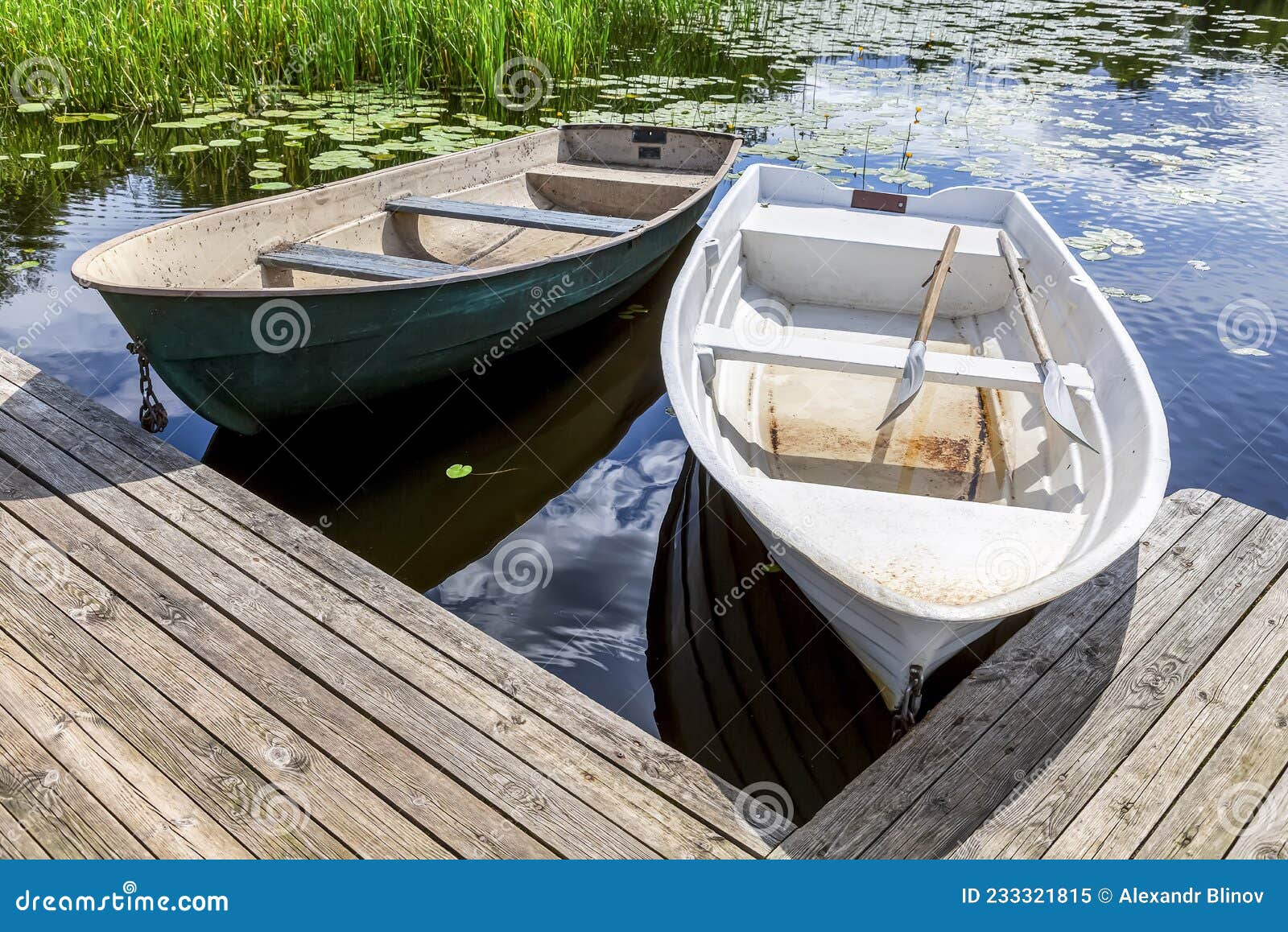 https://thumbs.dreamstime.com/z/old-plastic-fishing-boats-bank-lake-summer-sunny-day-233321815.jpg