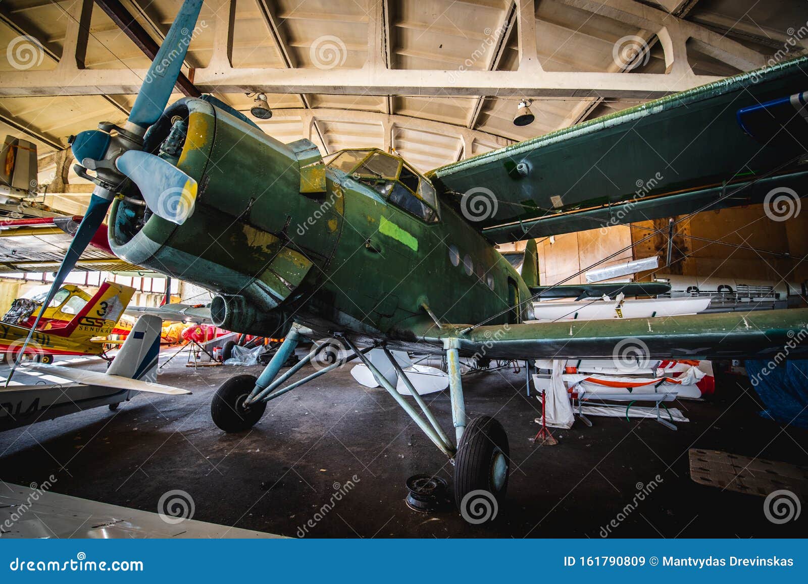 Old Prop Plane in the Garage Editorial Stock Image Image of flight