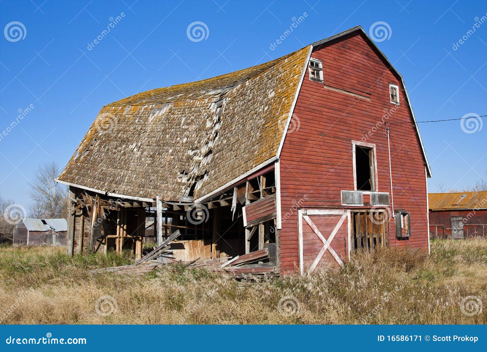 Old Red Barn stock image. Image of prairie, canada, farmland 16586171