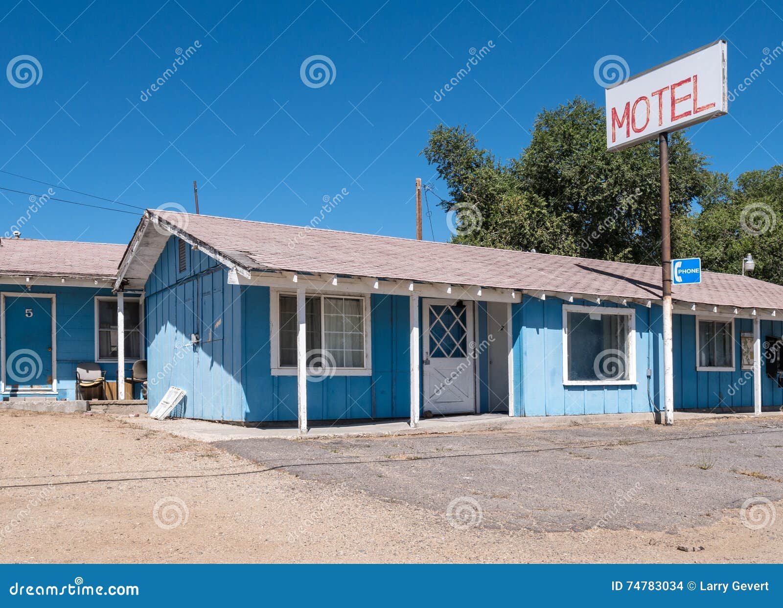 Old roadside motel stock photo. Image of desert, exterior 74783034