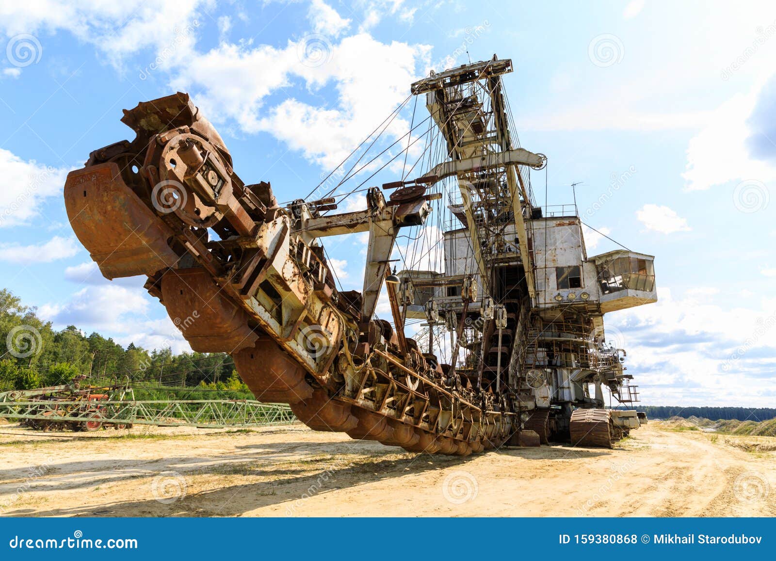 Old Rusty Multi Bucket Excavator, Giant Stacker, Absetzer in Sandy