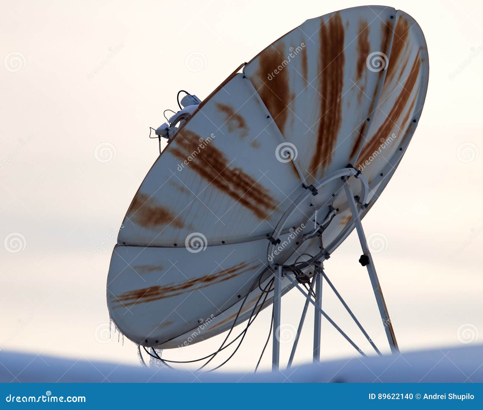 Old rusty satellite dish stock photo. Image of city, house 89622140