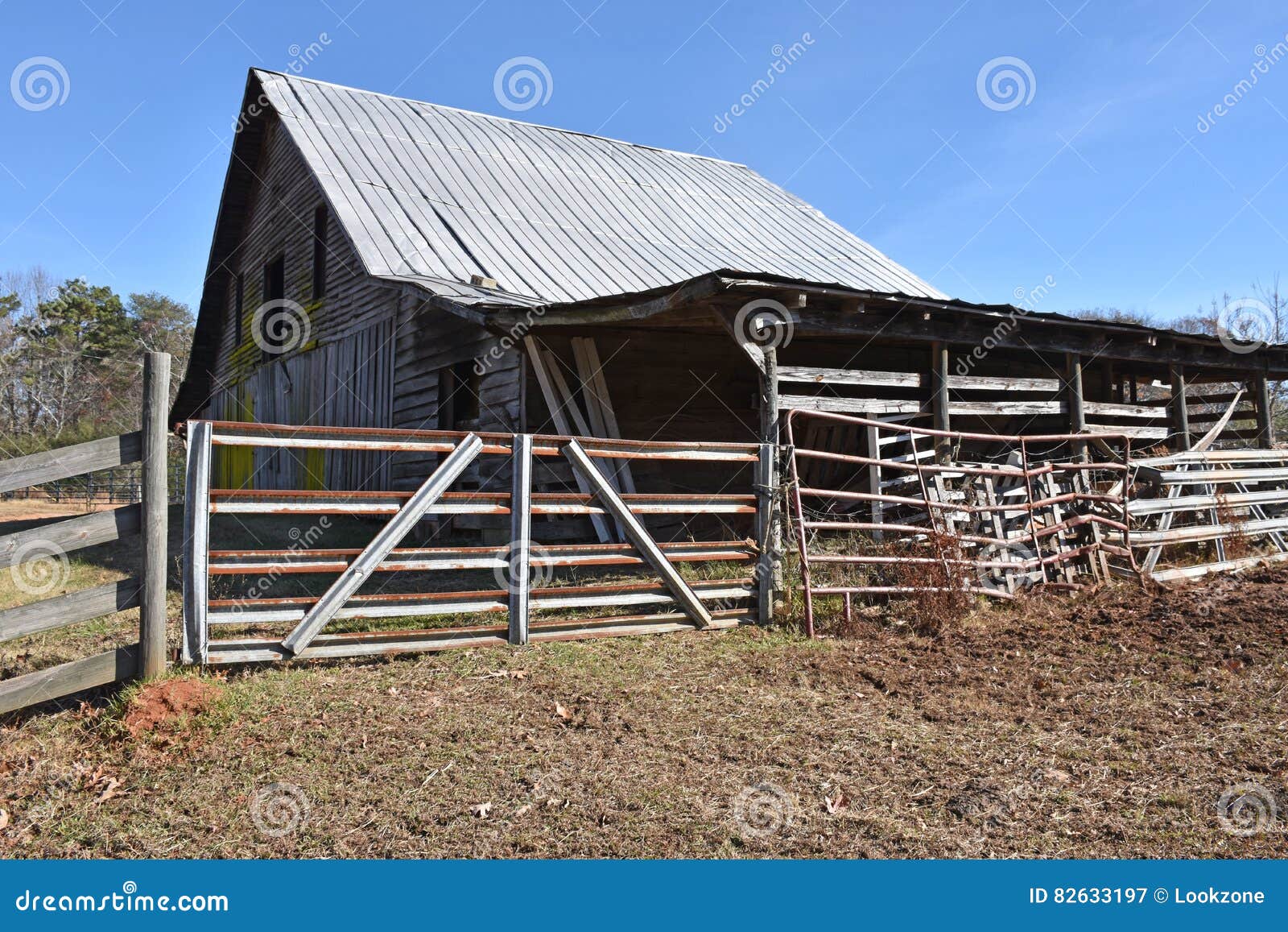 Old Storage Barn With Fence Stock Image Image Of Driveway Barn