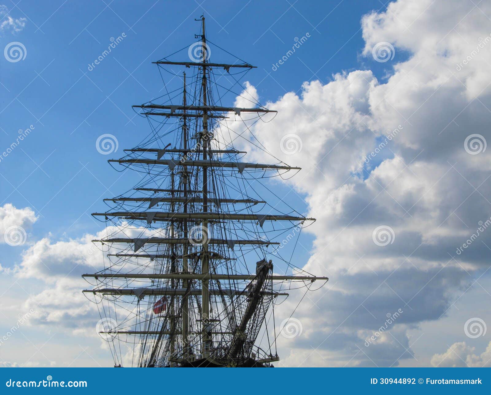 old style vintage three masts clipper ship