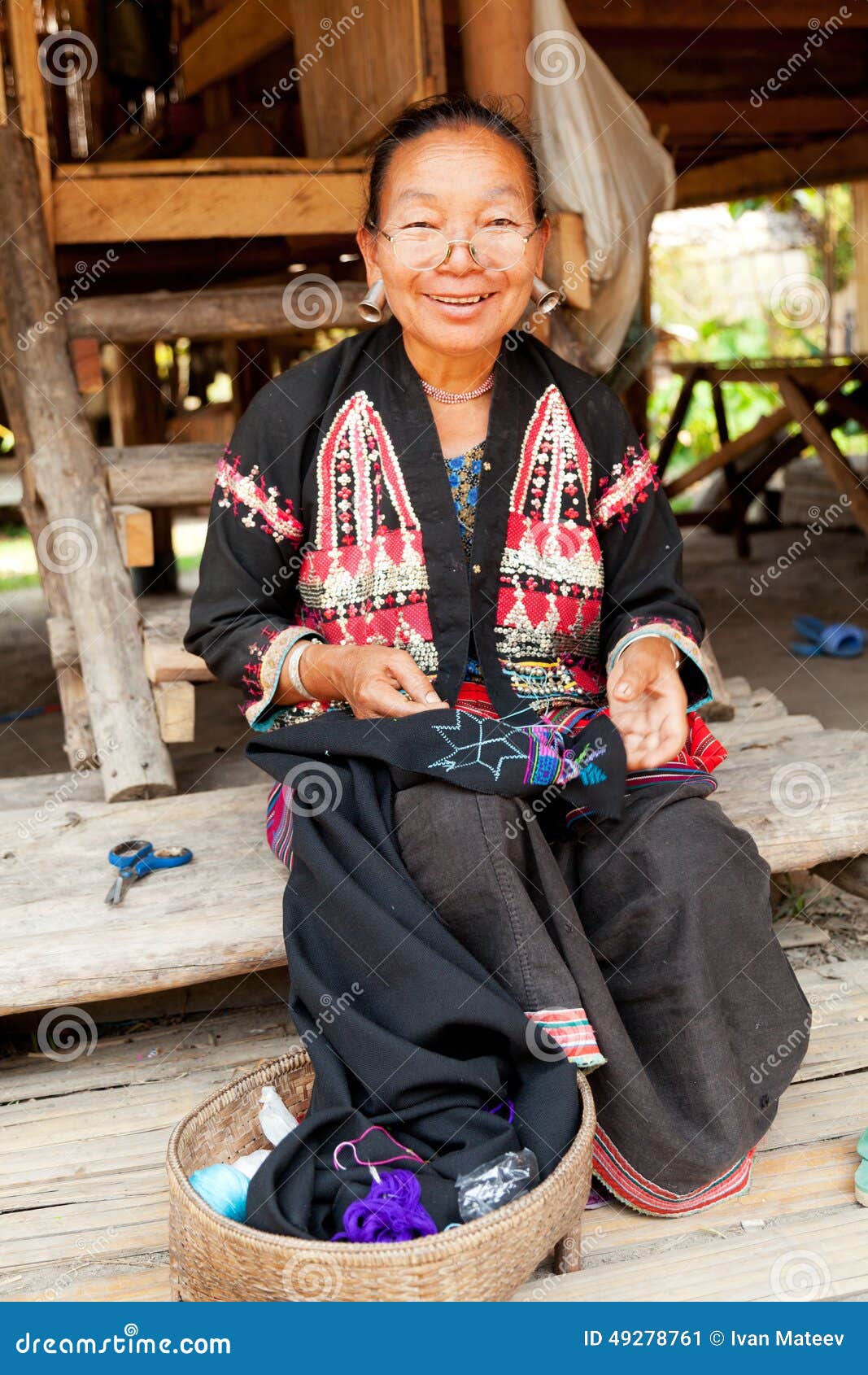 Старые тайки. Тайская пожилая женщина. Старая тайка. Старые Тайцы. Красивые пожилые тайки.
