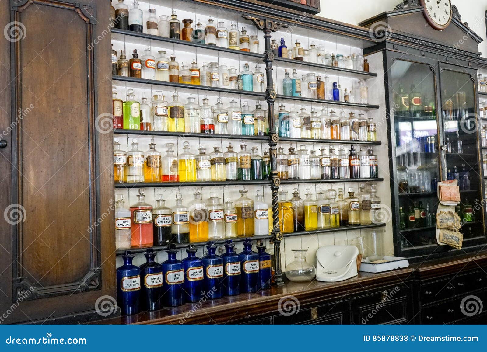 Apothecary shop historic hi-res stock photography and images - Alamy