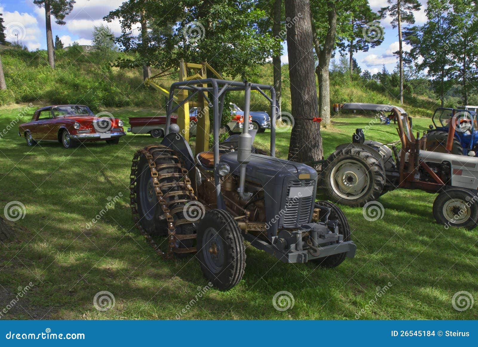 old tractor (ferguson)