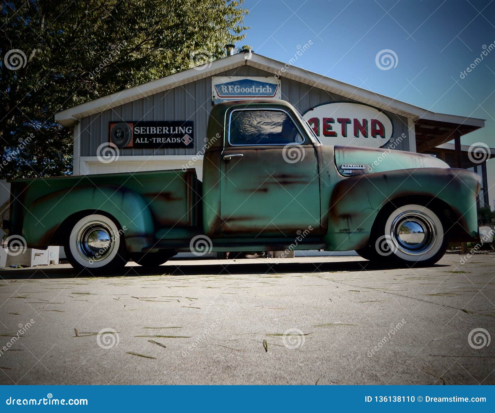 Old truck editorial image. Image of front, garage, truck - 136138110