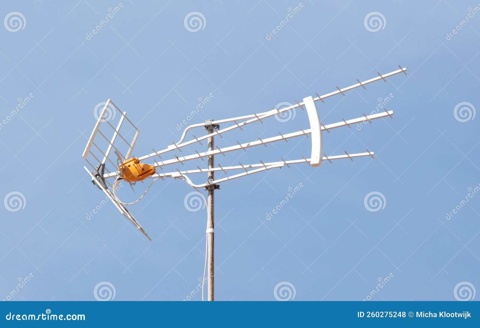 Old TV Antenna House Roof with Blue Sky Stock Photo - Image of white, retro: 260275248