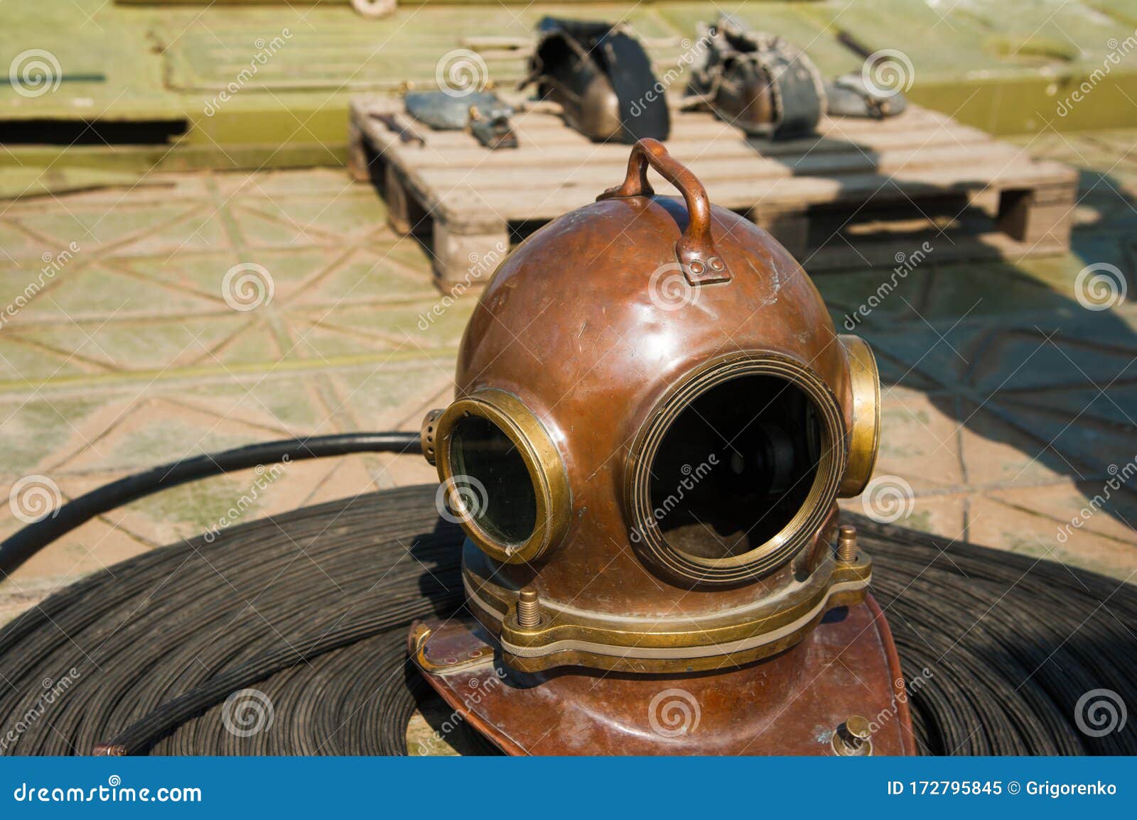 Old Vintage Deep Sea Diving Suit Stock Image Image of aquatic, dive