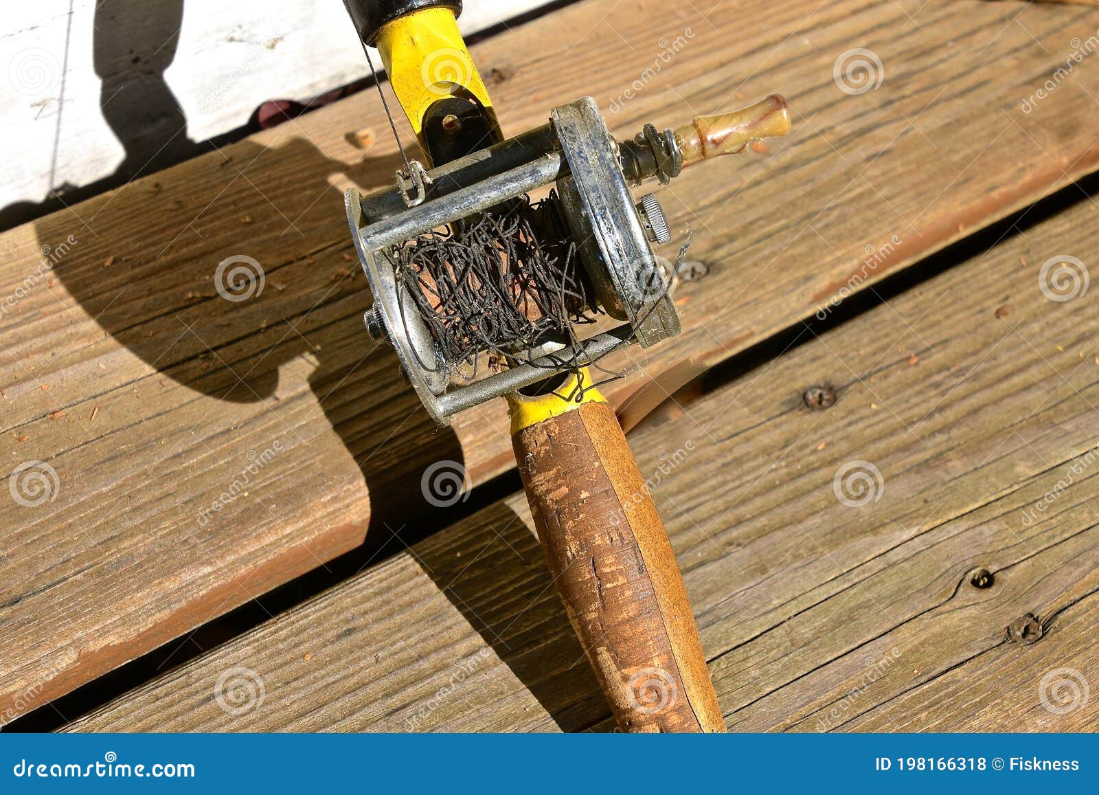Old Fishing Rod and Reel Displays a Backlash Stock Photo - Image of metal,  hook: 198166318