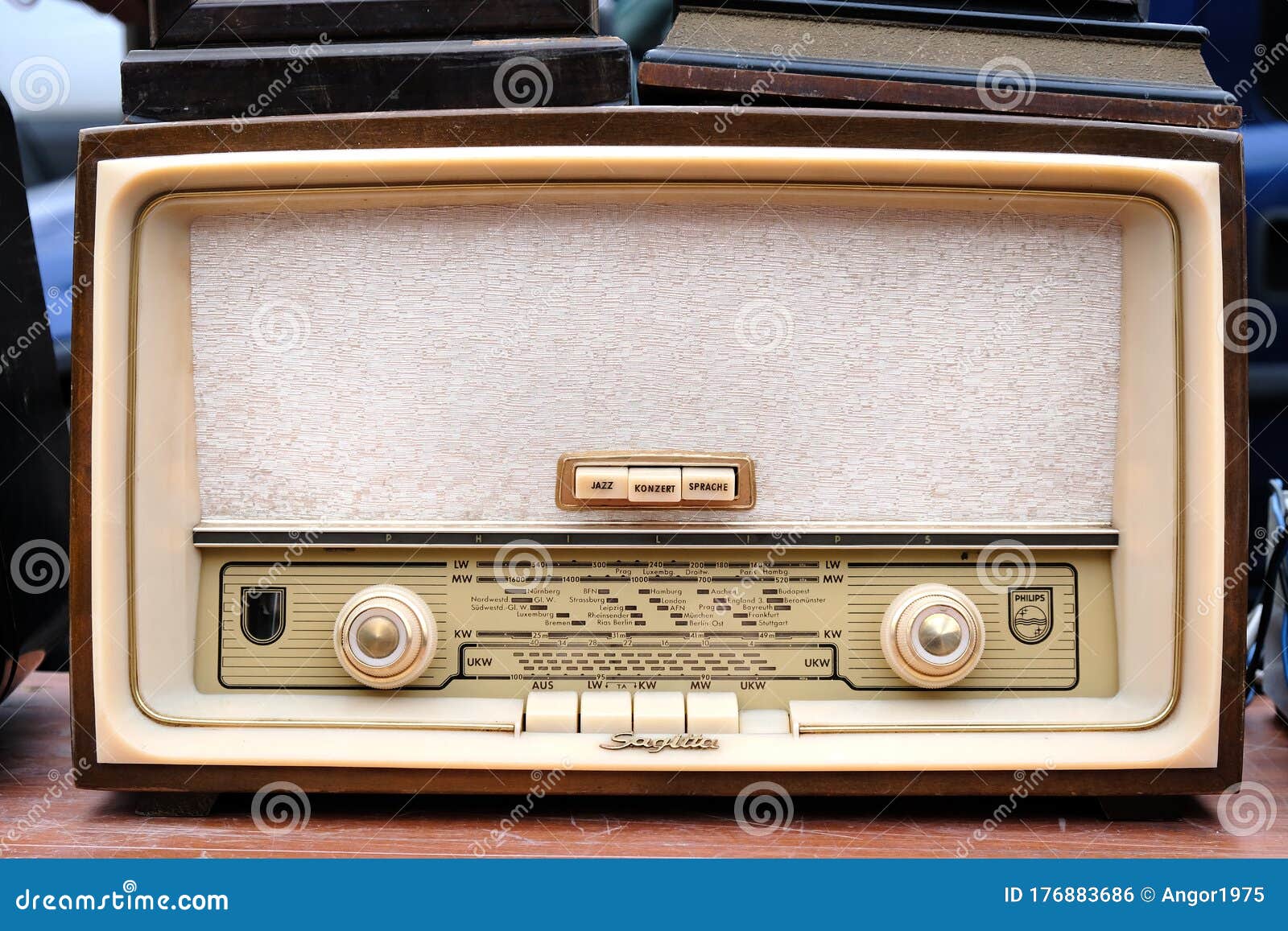 exaggerate Slippery But Old Vintage Radio Philips on a Flea Market Editorial Photo - Image of radio,  entertainment: 176883686