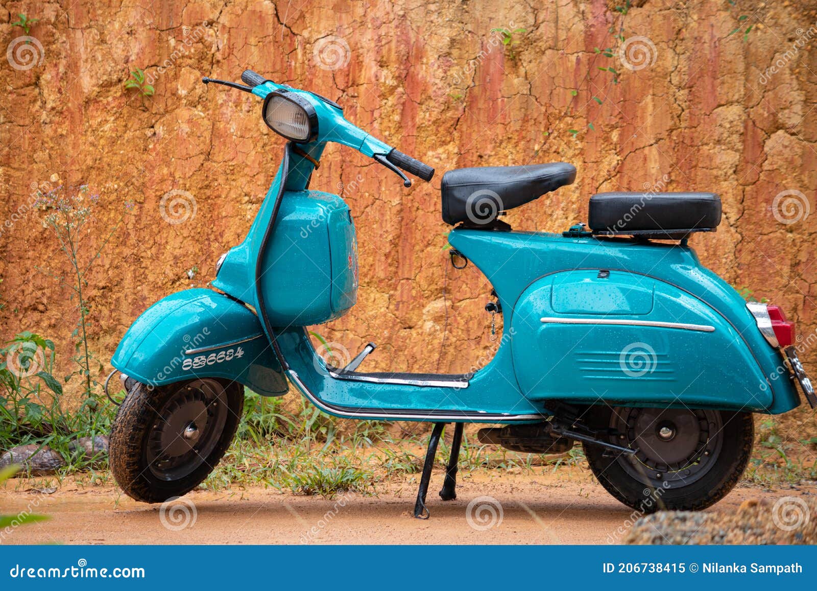 varsel Seminary Metafor Old Vintage Scooter Motorbike in Display Against Clay Wall. Light Blue  Color and Two-seaters, Compartments for Storage, Round Stock Image - Image  of motor, retrostyled: 206738415