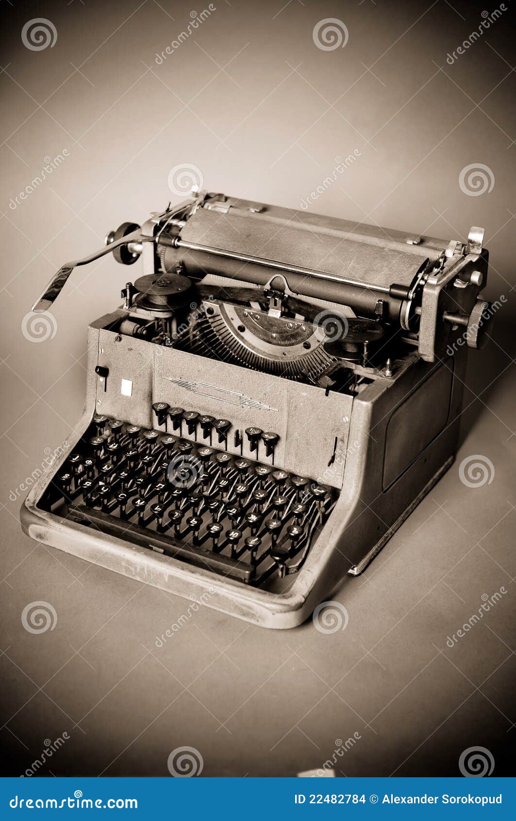 Vintage Portable Typewriter with Paper Stock Photo - Image of machine,  message: 16965118