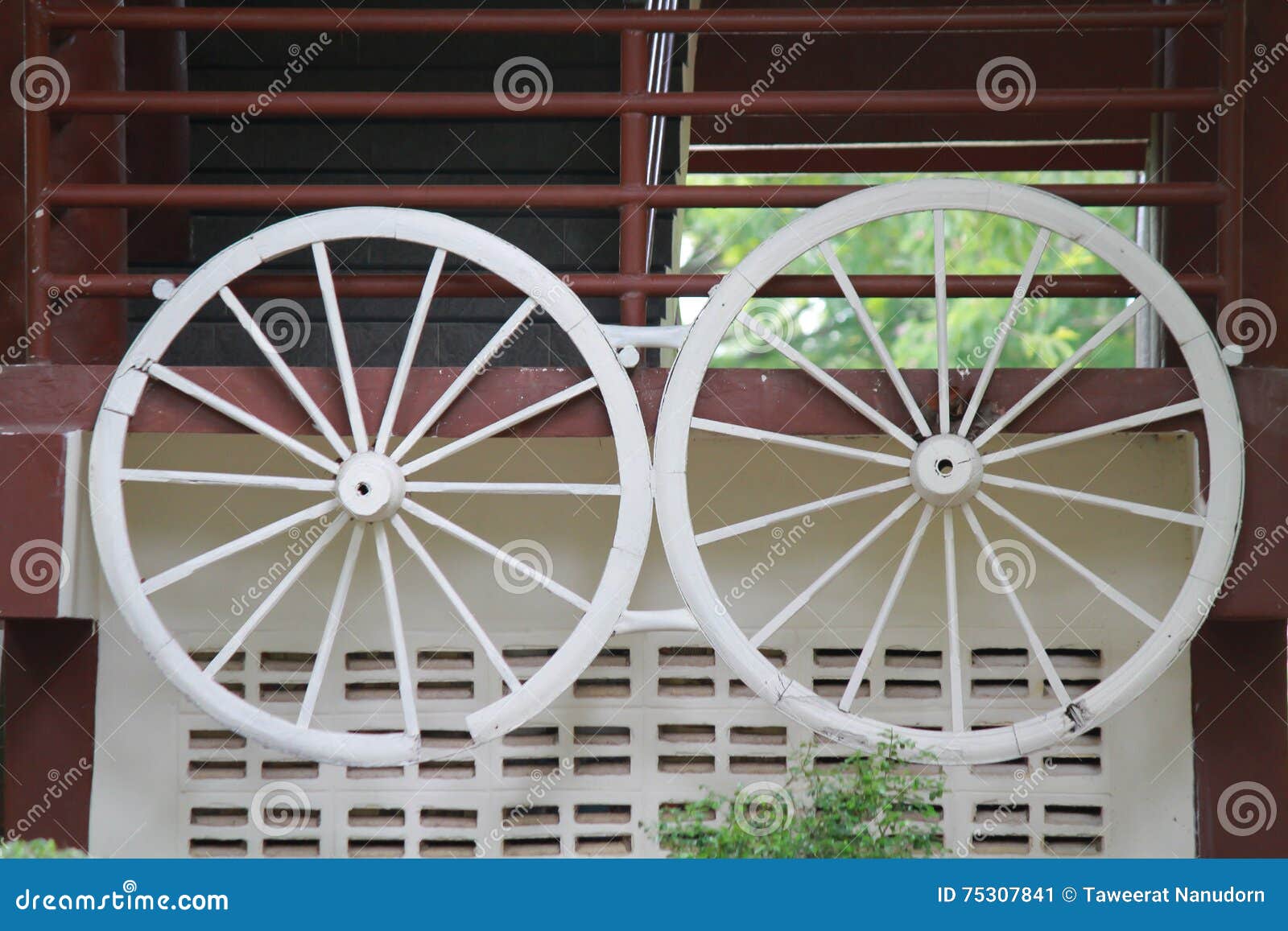 The Old Wagon Wheels White Trim. Stock Image Image of cowboy, metal