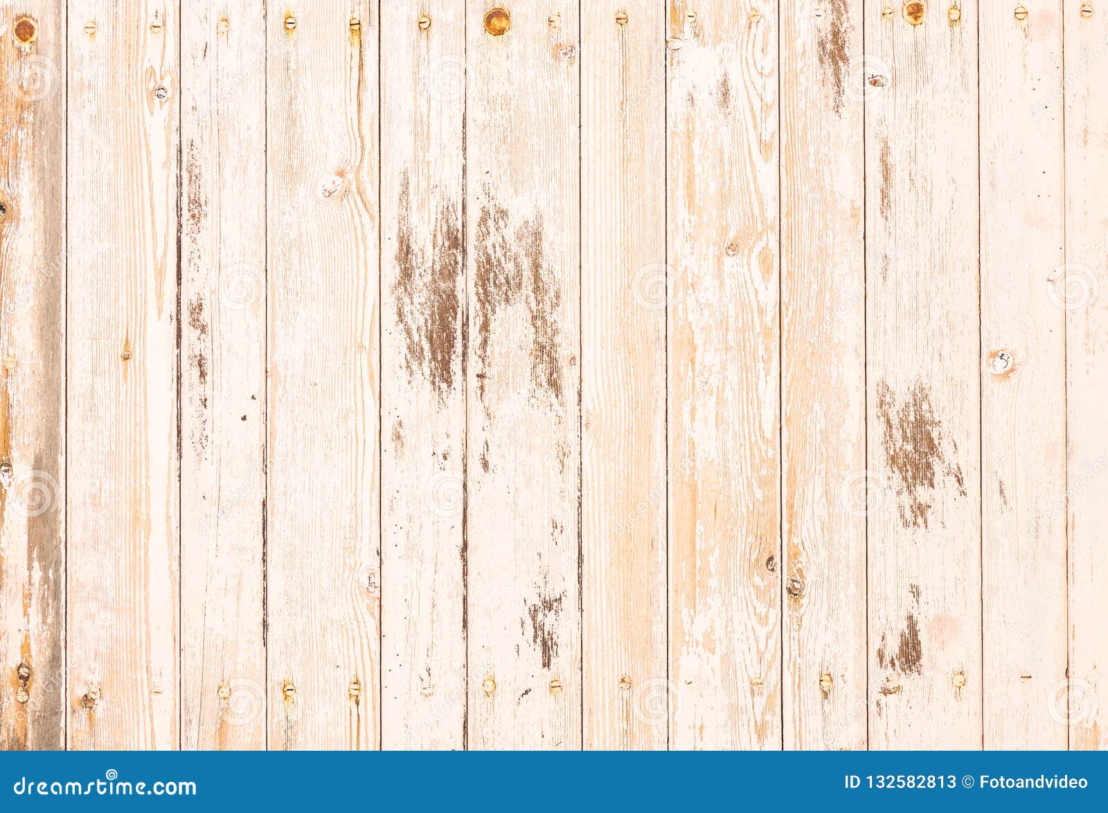Bức tường gỗ trắng cổ điển - (old white beige wood wall background): Sử dụng bức tường gỗ trắng cổ điển làm nền tương trưng cho màn hình của bạn. Bức tường này đã giúp tôn vinh vẻ đẹp độc đáo và thanh lịch của nó. Hãy tận hưởng bức ảnh tuyệt đẹp này và cảm nhận vẻ đẹp cổ điển.