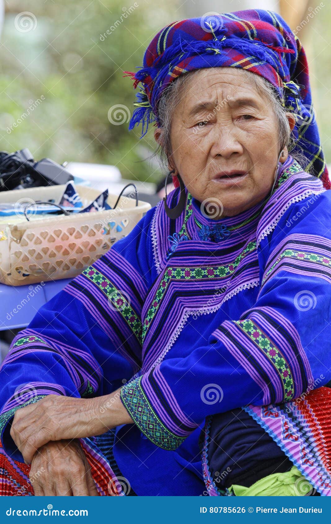 Old woman on the market editorial photo. Image of cheng ...
