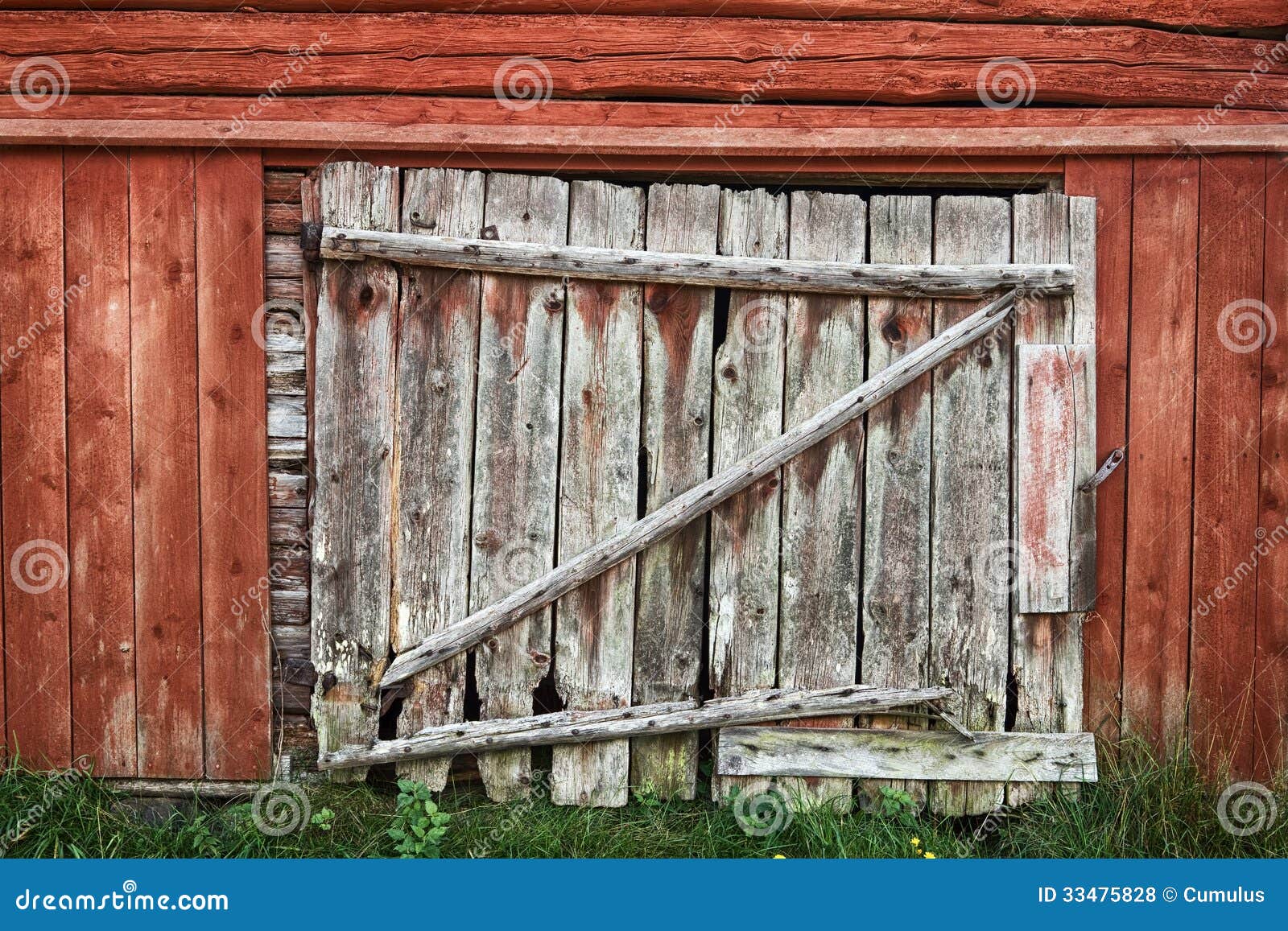 old wooden barn door rustic red painted 33475828