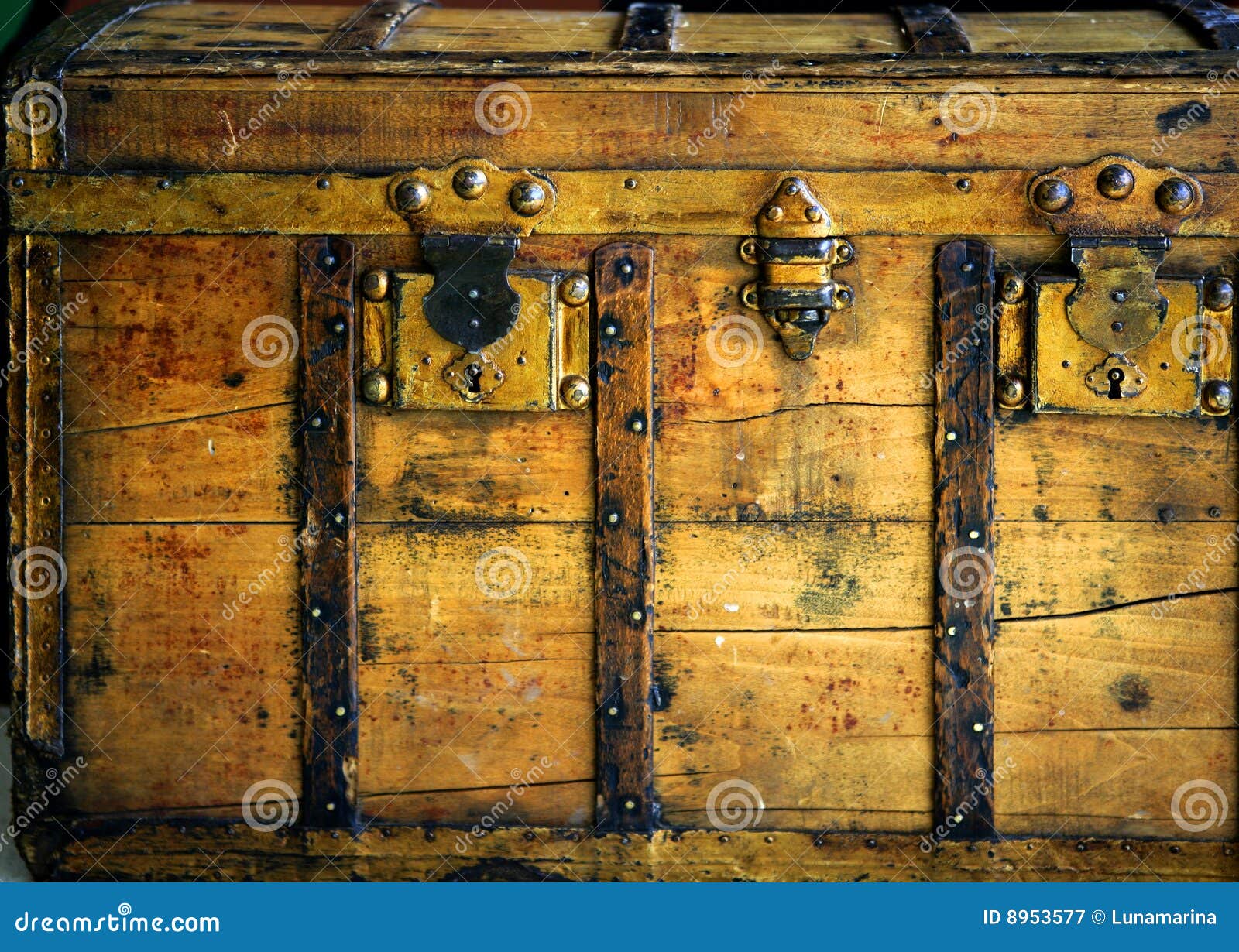 6,181 Golden Chest Stock Photos - Free & Royalty-Free Stock Photos from  Dreamstime