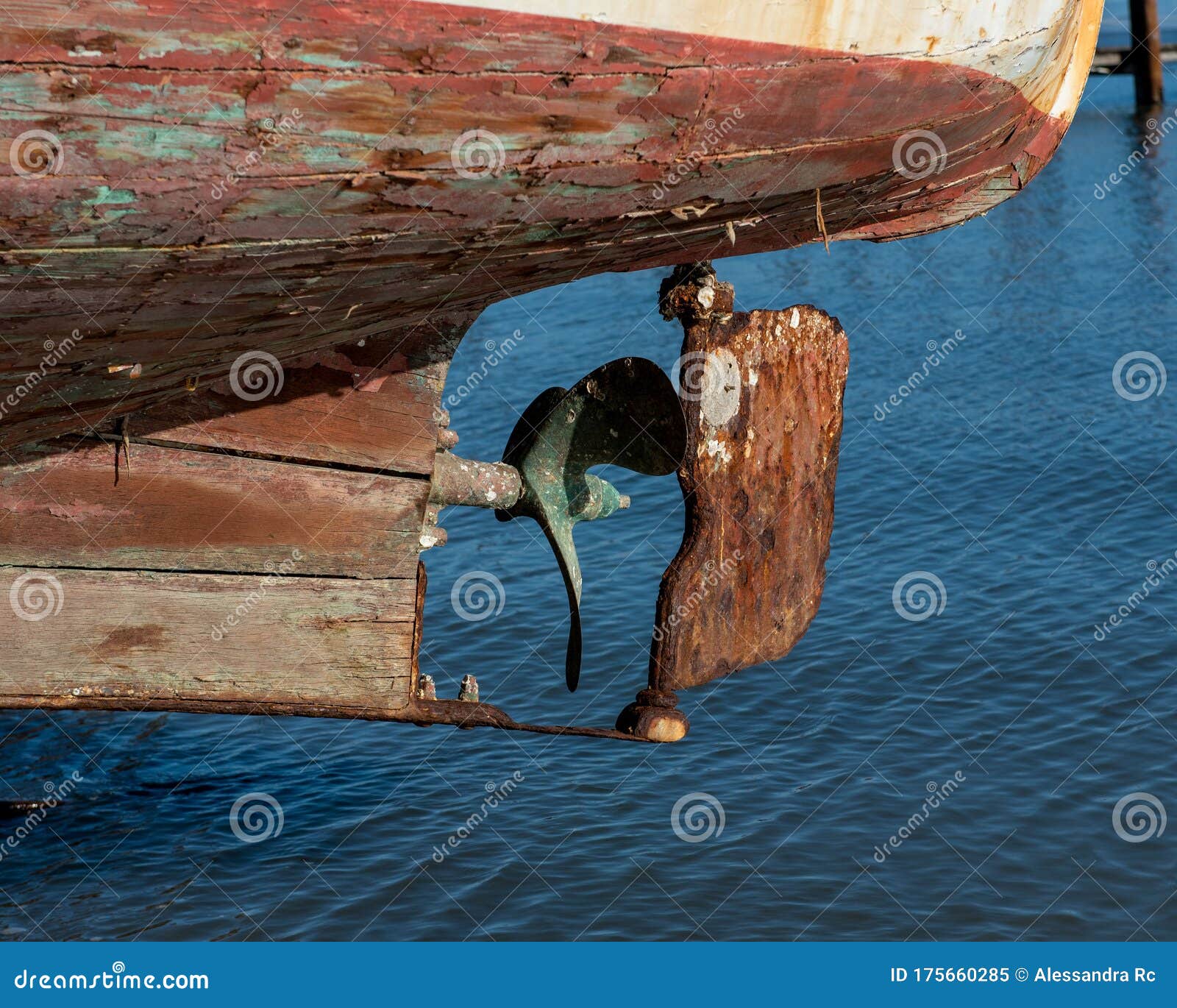 https://thumbs.dreamstime.com/z/old-wooden-fishing-boat-china-camp-propeller-rusty-abandoned-wood-state-park-usa-village-museum-historical-175660285.jpg