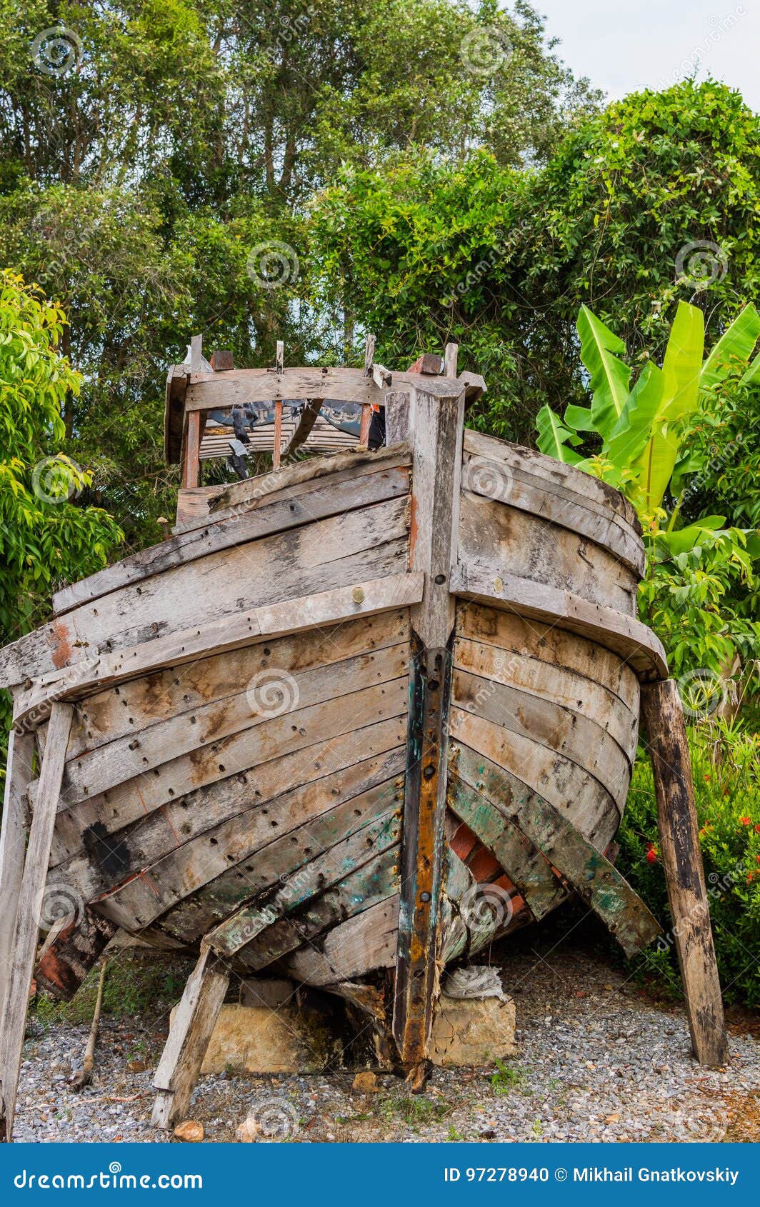 Time running out for landmark old boat that became a California social media star