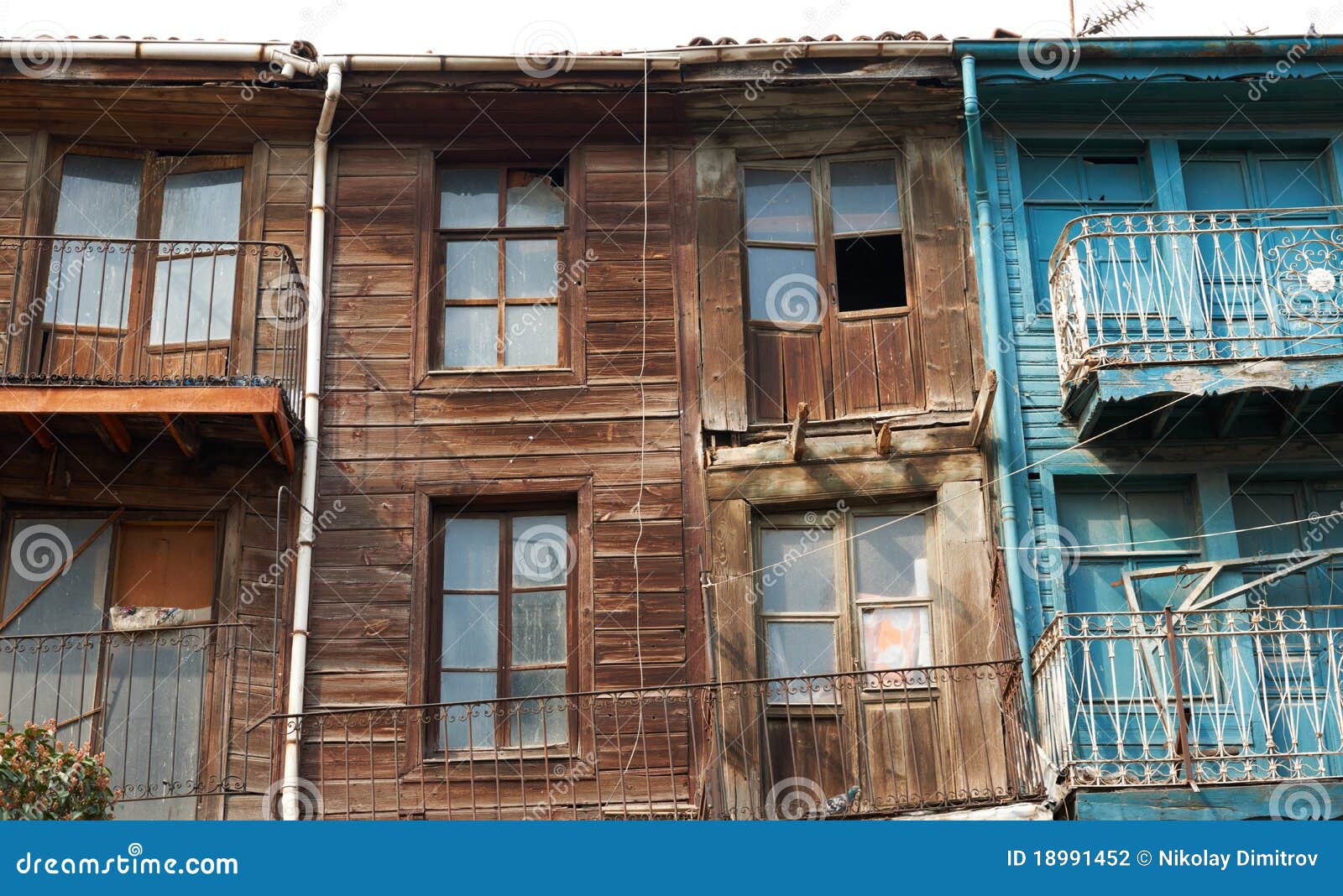 old wooden house in edirne town