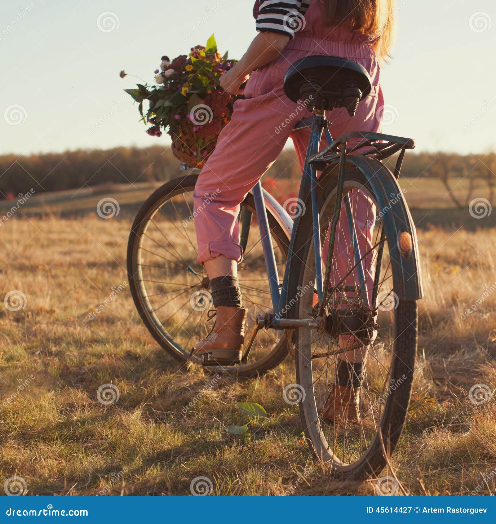 oldfashioned girl ready to ride