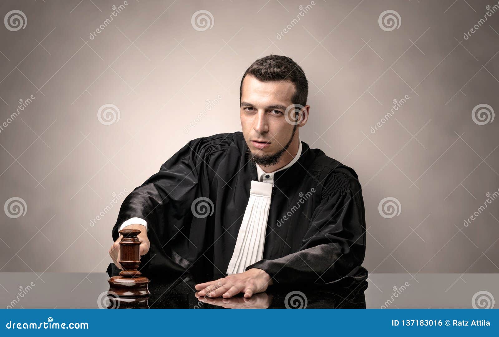 gown judge