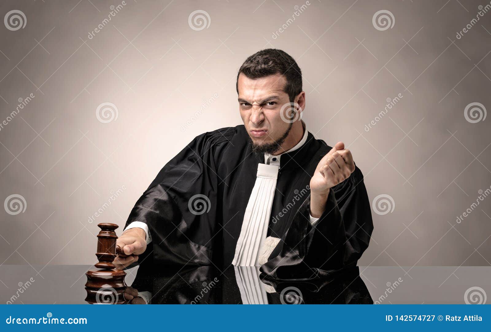 gown judge