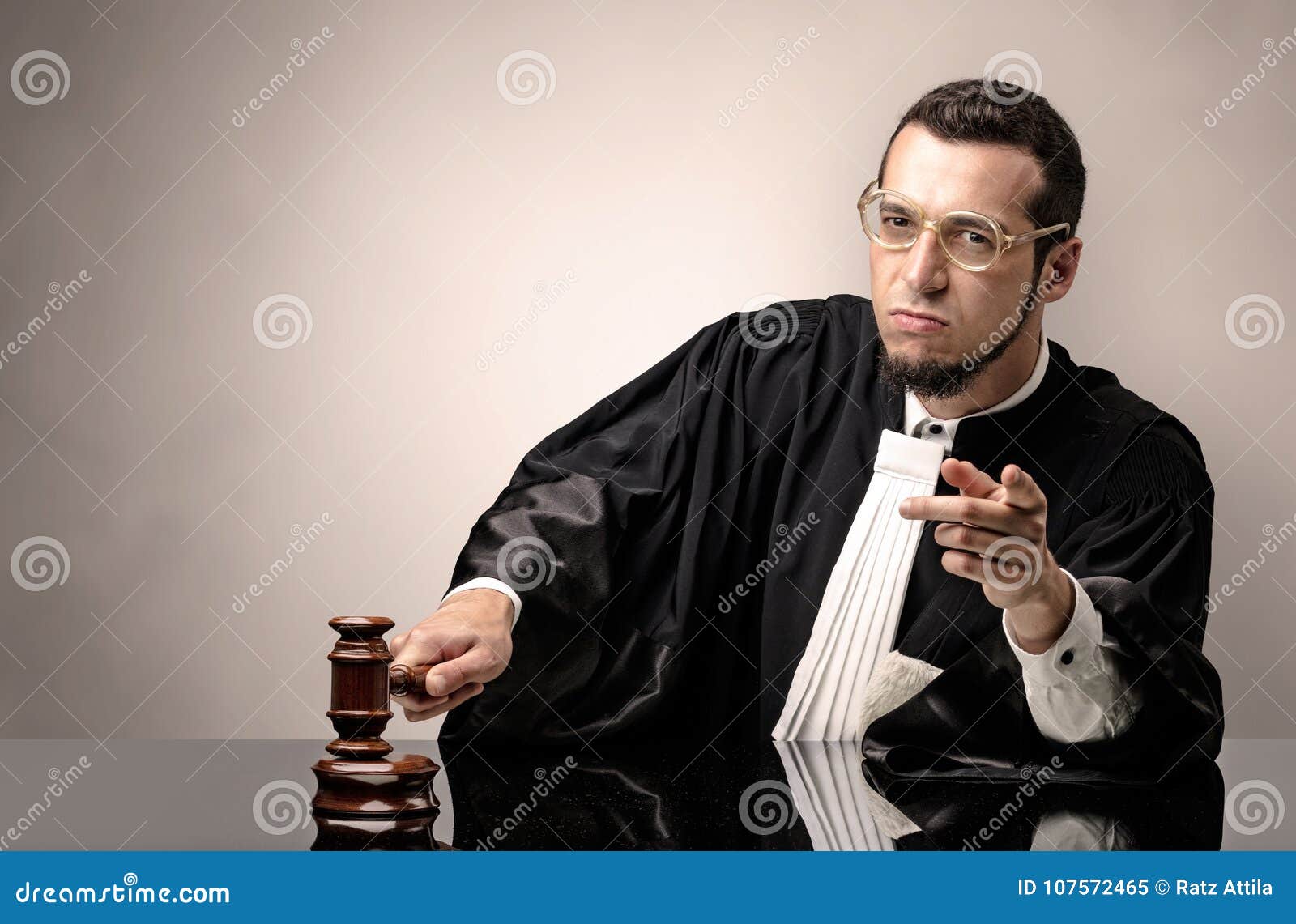 gown judge