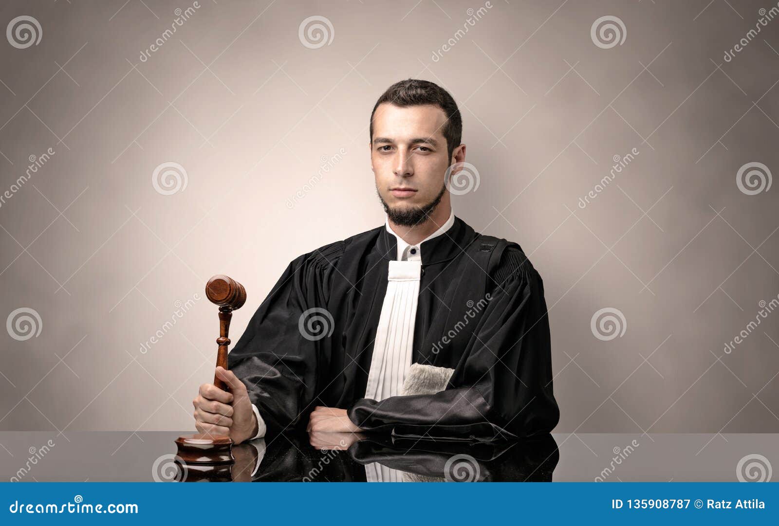 gown judge