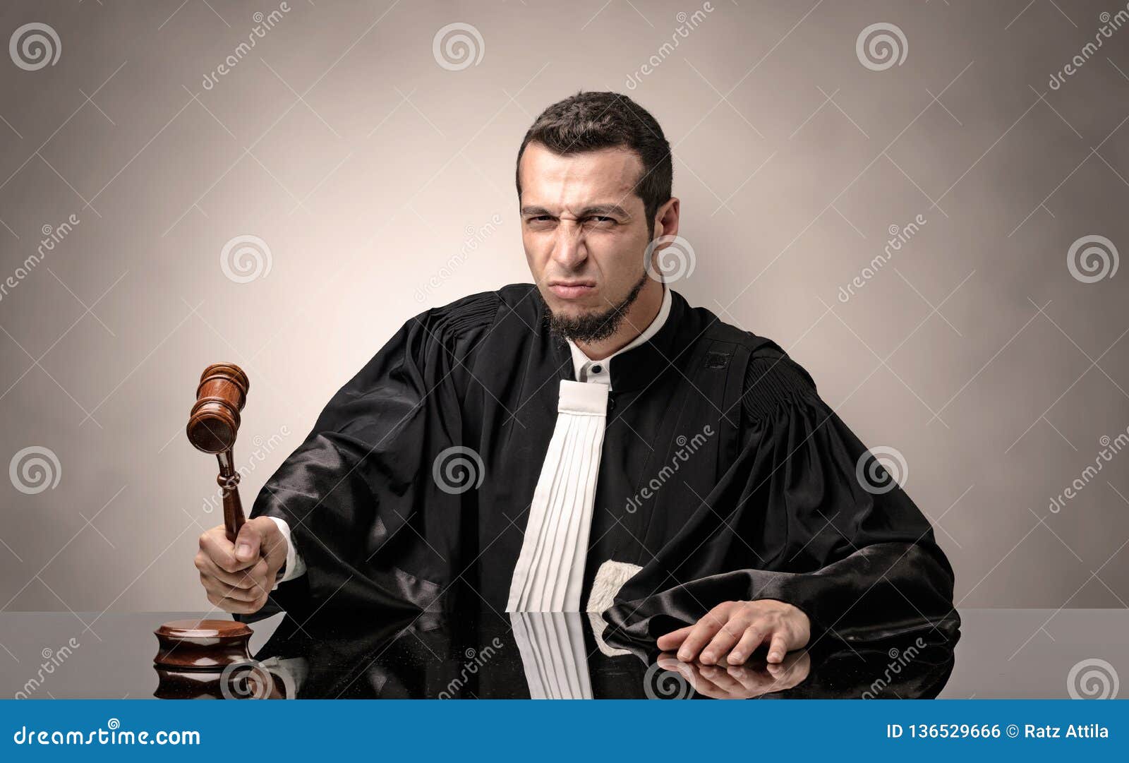 gown judge