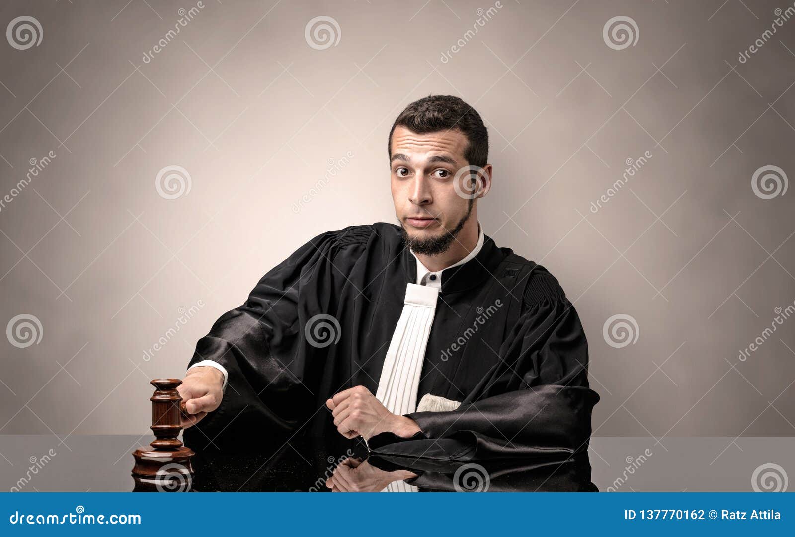 gown judge