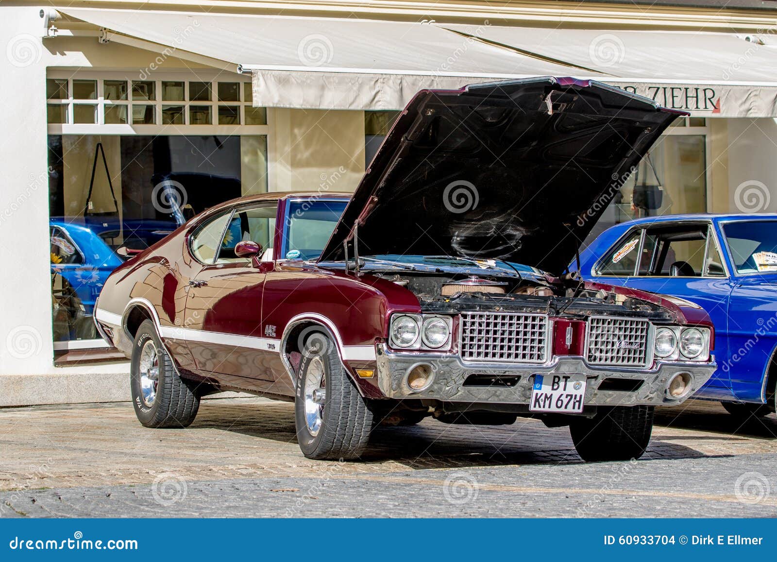 Oldsmobile 442 世纪60年代的经典运动的敞篷车编辑类库存图片 图片包括有自动 汽车