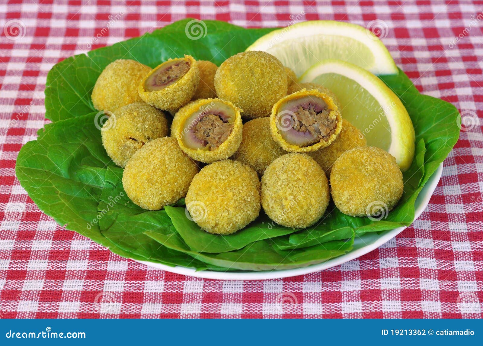 Olive di Ascolana fotografia stock. Immagine di tipico 19213362