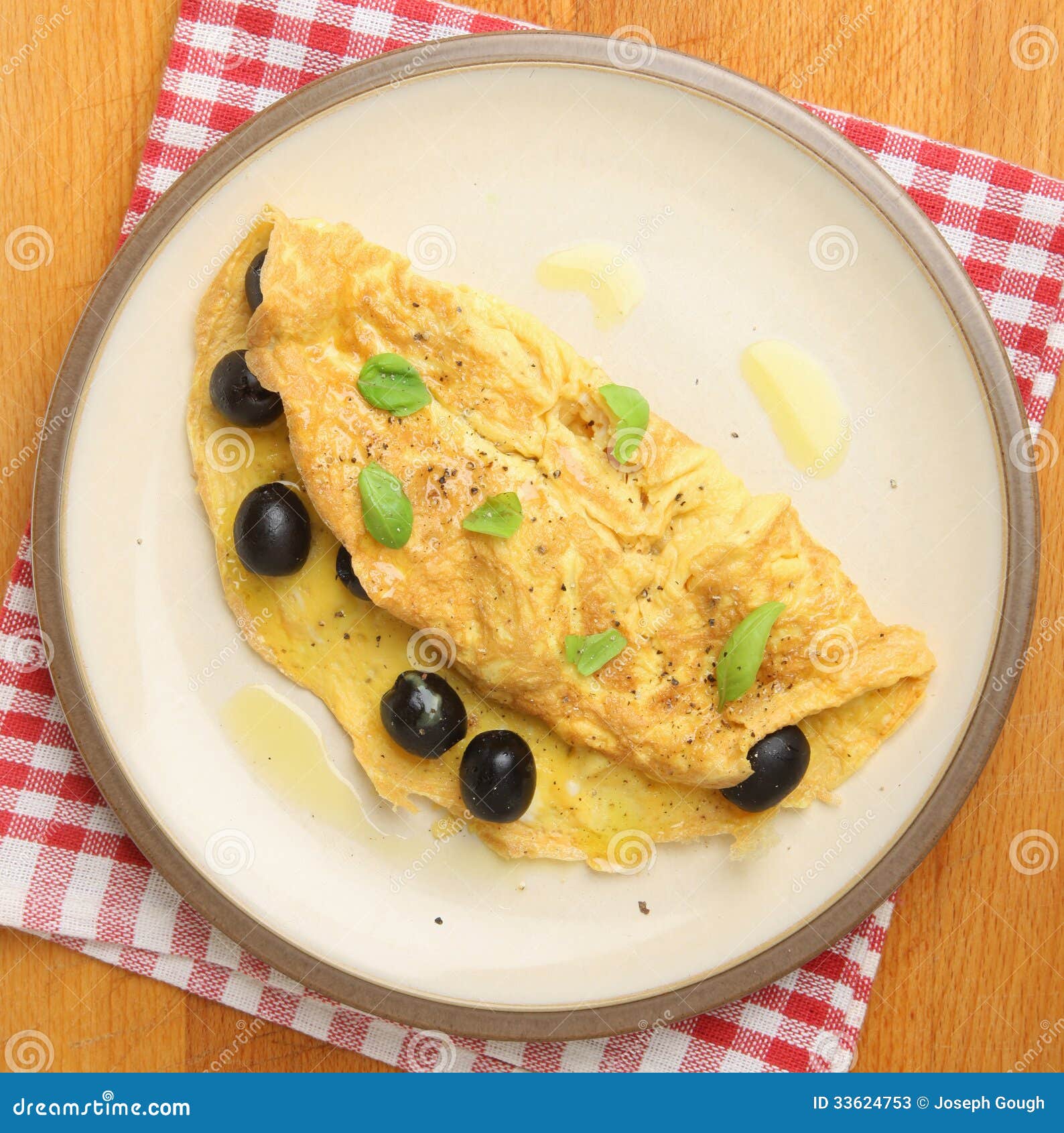 Olive Omelet imagen de archivo. Imagen de condimento 33624753